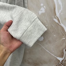 PRADA26秋冬爆款打底衫 PRADA男士简约圆领长袖针织打底,合身微宽松版型。秋冬高品质刚需打底,甄选驼绒蚕 PRADA26秋冬爆款打底衫 PRADA男士简约圆领长袖针织打底,合身微宽松版型。秋冬高品质刚需打底,甄选驼绒蚕