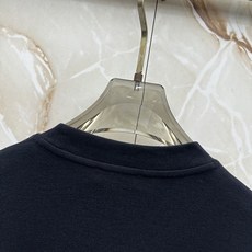 PRADA26秋冬爆款打底衫 PRADA男士简约圆领长袖针织打底,合身微宽松版型。秋冬高品质刚需打底,甄选驼绒蚕 PRADA26秋冬爆款打底衫 PRADA男士简约圆领长袖针织打底,合身微宽松版型。秋冬高品质刚需打底,甄选驼绒蚕