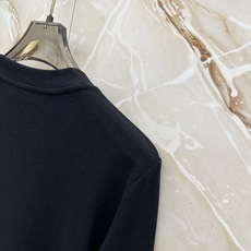 PRADA26秋冬爆款打底衫 PRADA男士简约圆领长袖针织打底,合身微宽松版型。秋冬高品质刚需打底,甄选驼绒蚕 PRADA26秋冬爆款打底衫 PRADA男士简约圆领长袖针织打底,合身微宽松版型。秋冬高品质刚需打底,甄选驼绒蚕