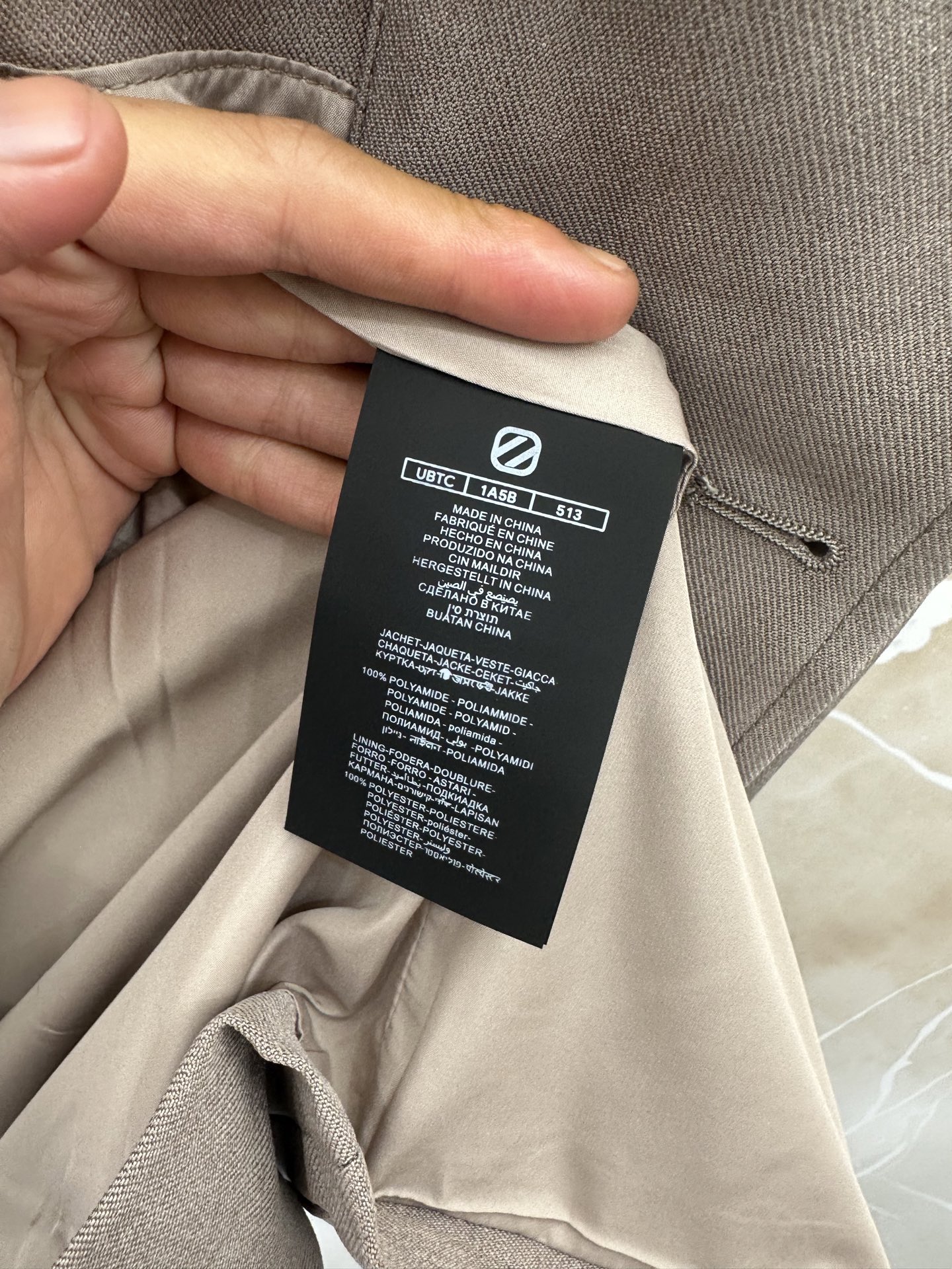 杰尼亚 2026秋冬新品自然性能系列。 早秋通勤的顶级质感，一件直接拉满气场！ 微阔版型完美修饰身形，藏肉又显挺拔。搭配