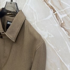 杰尼亚 2026秋冬新品自然性能系列。 早秋通勤的顶级质感,一件直接拉满气场! 微阔版型完美修饰身形,藏肉又显挺拔。搭配 杰尼亚 2026秋冬新品自然性能系列。 早秋通勤的顶级质感,一件直接拉满气场! 微阔版型完美修饰身形,藏肉又显挺拔。搭配