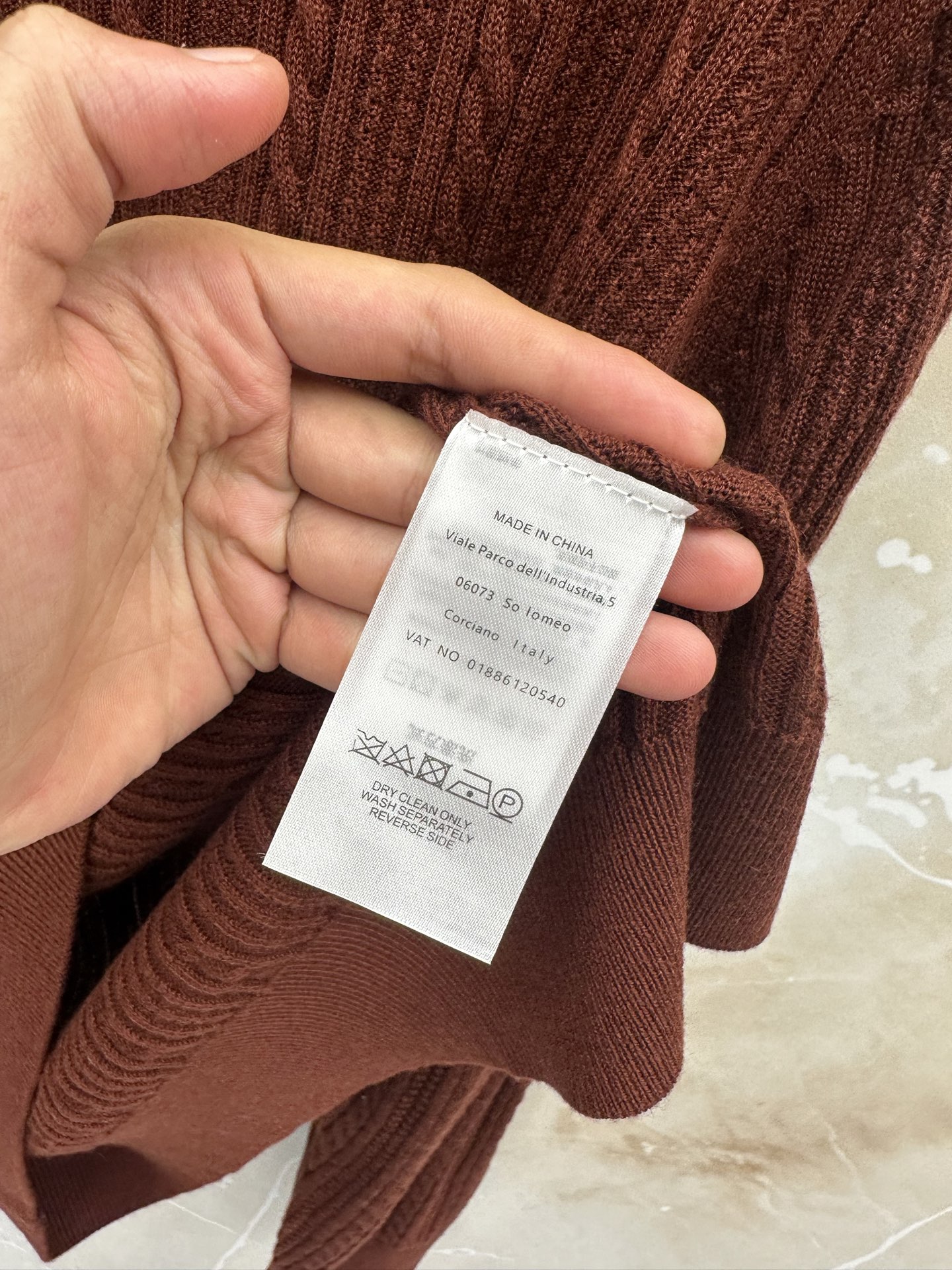 BC布鲁内洛 休闲绞花 本件净重420克 ⚠️品牌专属混纺纱线面料,腈纶49.7%搭配聚酯纤维43.4%、绵羊毛3.8% BC布鲁内洛 休闲绞花 本件净重420克 ⚠️品牌专属混纺纱线面料,腈纶49.7%搭配聚酯纤维43.4%、绵羊毛3.8%