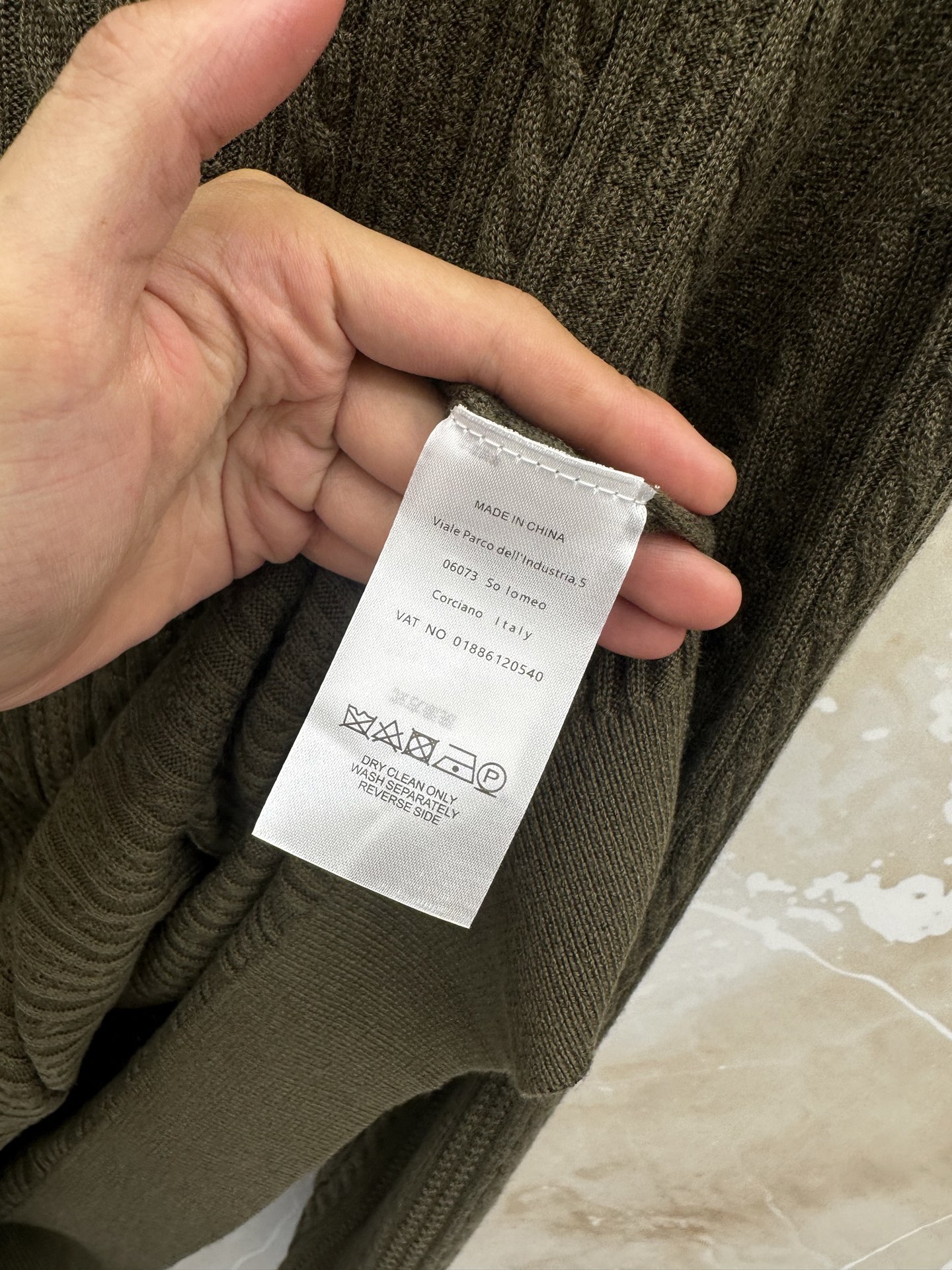 BC布鲁内洛 休闲绞花 本件净重420克 ⚠️品牌专属混纺纱线面料,腈纶49.7%搭配聚酯纤维43.4%、绵羊毛3.8% BC布鲁内洛 休闲绞花 本件净重420克 ⚠️品牌专属混纺纱线面料,腈纶49.7%搭配聚酯纤维43.4%、绵羊毛3.8%
