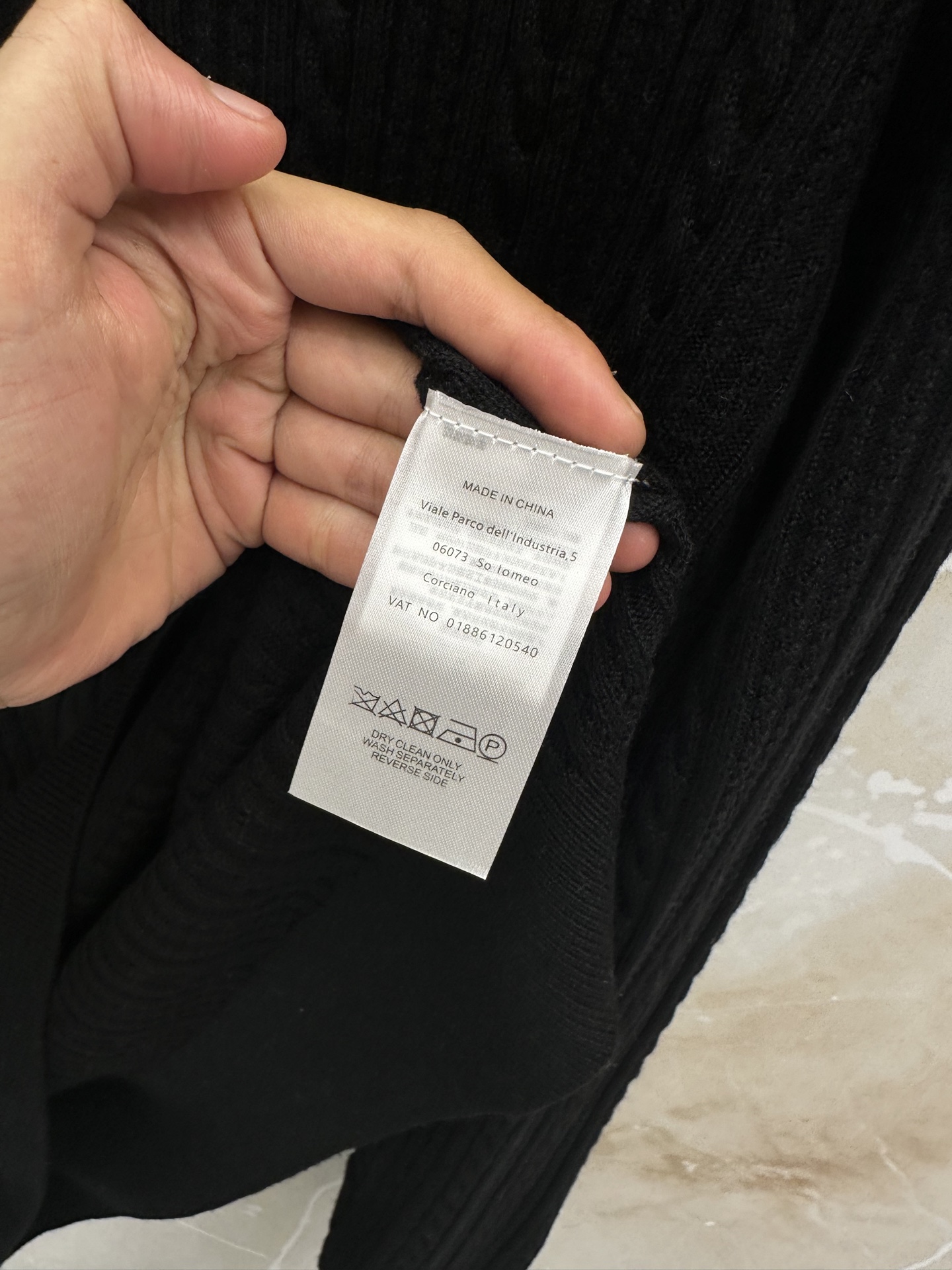 BC布鲁内洛 休闲绞花 本件净重420克 ⚠️品牌专属混纺纱线面料，腈纶49.7%搭配聚酯纤维43.4%、绵羊毛3.8%