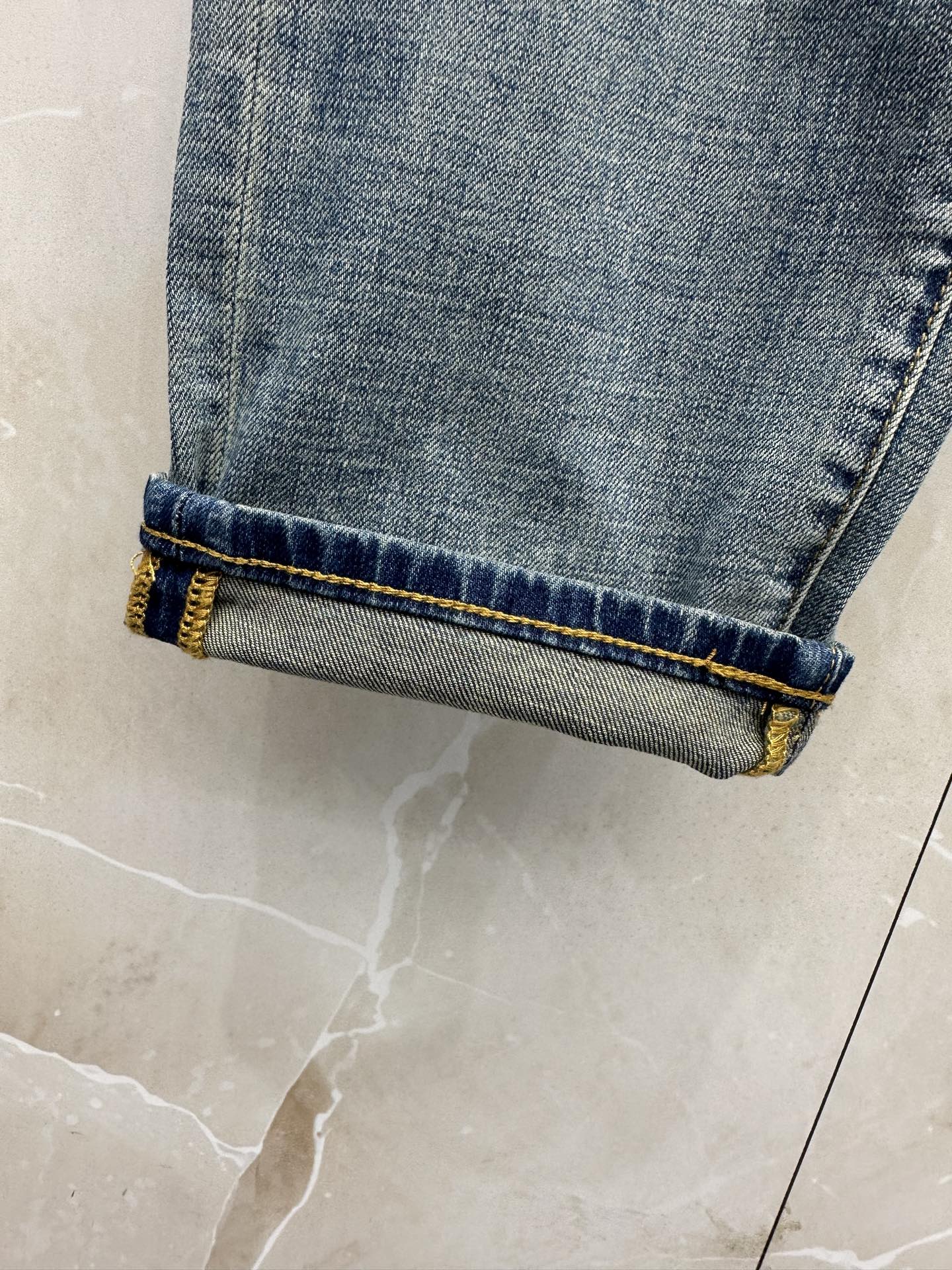 DG 2026秋冬🔥🔥新款现货上市，原单爆款牛仔裤👖超级定制款，原版五金，超级重工工艺，版型超赞👍细节做工无可挑剔！款式