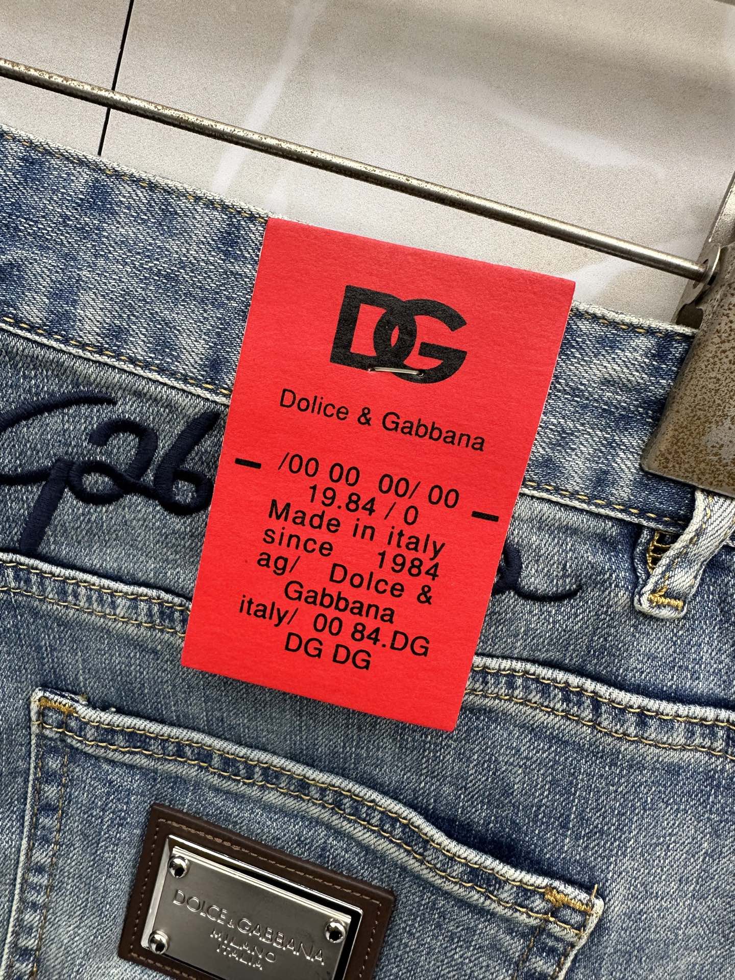 DG 2026秋冬🔥🔥新款现货上市，原单爆款牛仔裤👖超级定制款，原版五金，超级重工工艺，版型超赞👍细节做工无可挑剔！款式