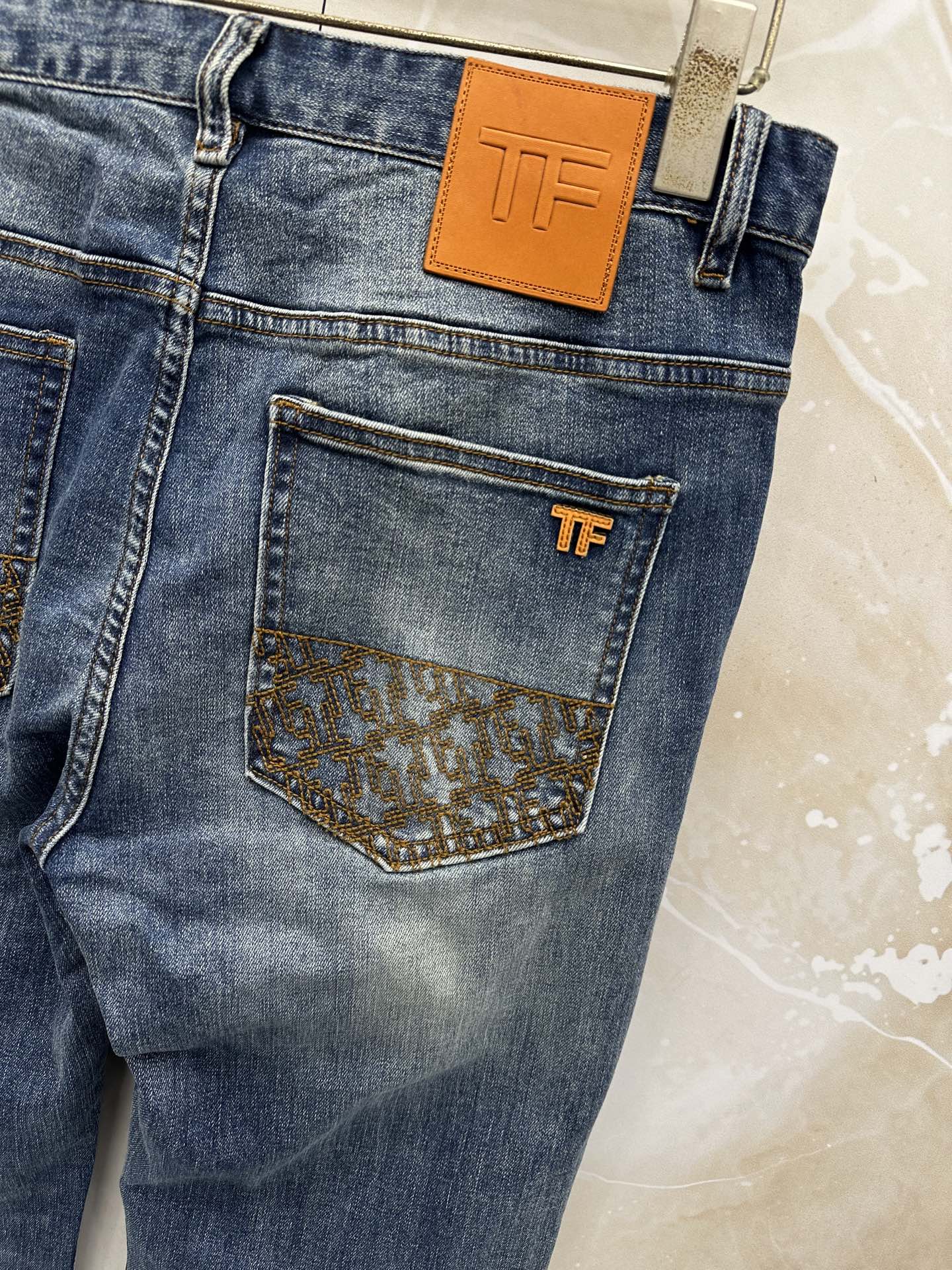 TF 2026秋冬🔥🔥新款现货上市，原单爆款牛仔裤👖超级定制款，原版五金，超级重工工艺，版型超赞👍细节做工无可挑剔！款式