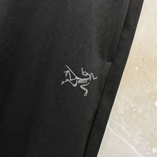 始祖鸟 26ss新款休闲抽绳 最新款上身版型无敌正!绝对可以闭眼收的一款,此款非常百搭,弹力腰围,日常上班 户外运动都可 始祖鸟 26ss新款休闲抽绳 最新款上身版型无敌正!绝对可以闭眼收的一款,此款非常百搭,弹力腰围,日常上班 户外运动都可