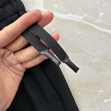 始祖鸟 26ss新款休闲抽绳 最新款上身版型无敌正!绝对可以闭眼收的一款,此款非常百搭,弹力腰围,日常上班 户外运动都可 始祖鸟 26ss新款休闲抽绳 最新款上身版型无敌正!绝对可以闭眼收的一款,此款非常百搭,弹力腰围,日常上班 户外运动都可