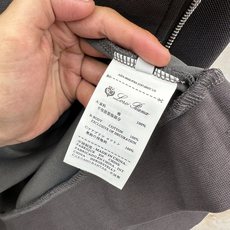 Loro Piana 意式轻奢休闲套装,源自Loro Piana经典休闲线版型,摒弃浮夸设计,极简剪裁兼顾体面与松弛感。 Loro Piana 意式轻奢休闲套装,源自Loro Piana经典休闲线版型,摒弃浮夸设计,极简剪裁兼顾体面与松弛感。