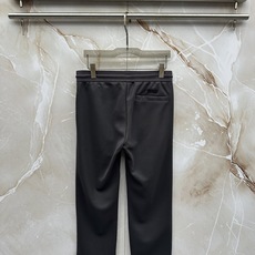 Loro Piana 意式轻奢休闲套装,源自Loro Piana经典休闲线版型,摒弃浮夸设计,极简剪裁兼顾体面与松弛感。 Loro Piana 意式轻奢休闲套装,源自Loro Piana经典休闲线版型,摒弃浮夸设计,极简剪裁兼顾体面与松弛感。