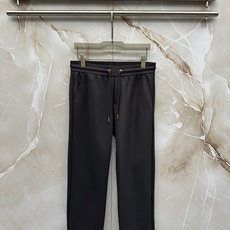 Loro Piana 意式轻奢休闲套装,源自Loro Piana经典休闲线版型,摒弃浮夸设计,极简剪裁兼顾体面与松弛感。 Loro Piana 意式轻奢休闲套装,源自Loro Piana经典休闲线版型,摒弃浮夸设计,极简剪裁兼顾体面与松弛感。