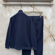 Loro Piana 意式轻奢休闲套装,源自Loro Piana经典休闲线版型,摒弃浮夸设计,极简剪裁兼顾体面与松弛感。 Loro Piana 意式轻奢休闲套装,源自Loro Piana经典休闲线版型,摒弃浮夸设计,极简剪裁兼顾体面与松弛感。