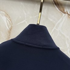 Loro Piana 意式轻奢休闲套装,源自Loro Piana经典休闲线版型,摒弃浮夸设计,极简剪裁兼顾体面与松弛感。 Loro Piana 意式轻奢休闲套装,源自Loro Piana经典休闲线版型,摒弃浮夸设计,极简剪裁兼顾体面与松弛感。