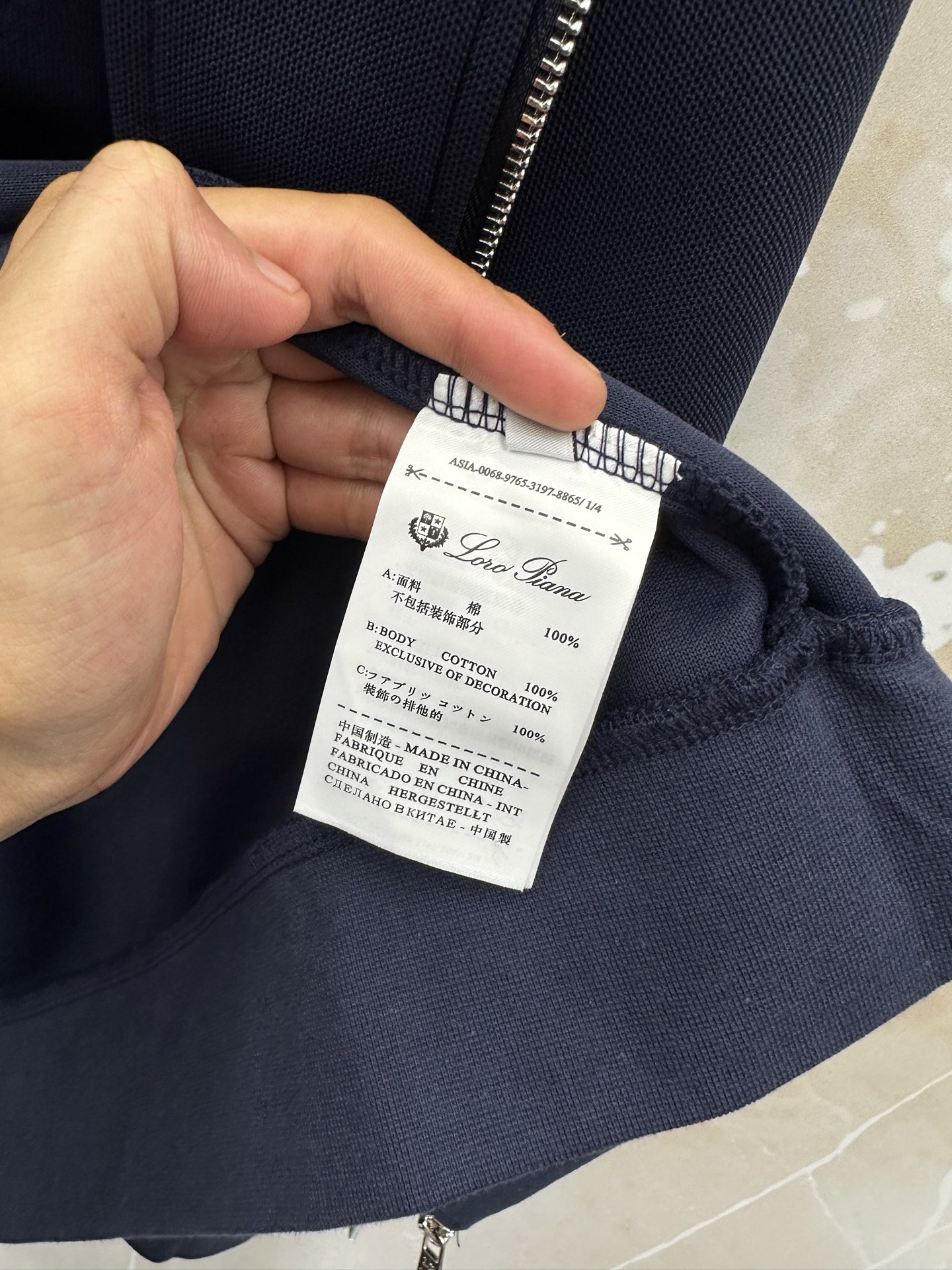 Loro Piana 意式轻奢休闲套装,源自Loro Piana经典休闲线版型,摒弃浮夸设计,极简剪裁兼顾体面与松弛感。 Loro Piana 意式轻奢休闲套装,源自Loro Piana经典休闲线版型,摒弃浮夸设计,极简剪裁兼顾体面与松弛感。