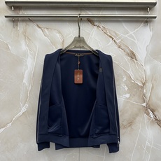 Loro Piana 意式轻奢休闲套装,源自Loro Piana经典休闲线版型,摒弃浮夸设计,极简剪裁兼顾体面与松弛感。 Loro Piana 意式轻奢休闲套装,源自Loro Piana经典休闲线版型,摒弃浮夸设计,极简剪裁兼顾体面与松弛感。