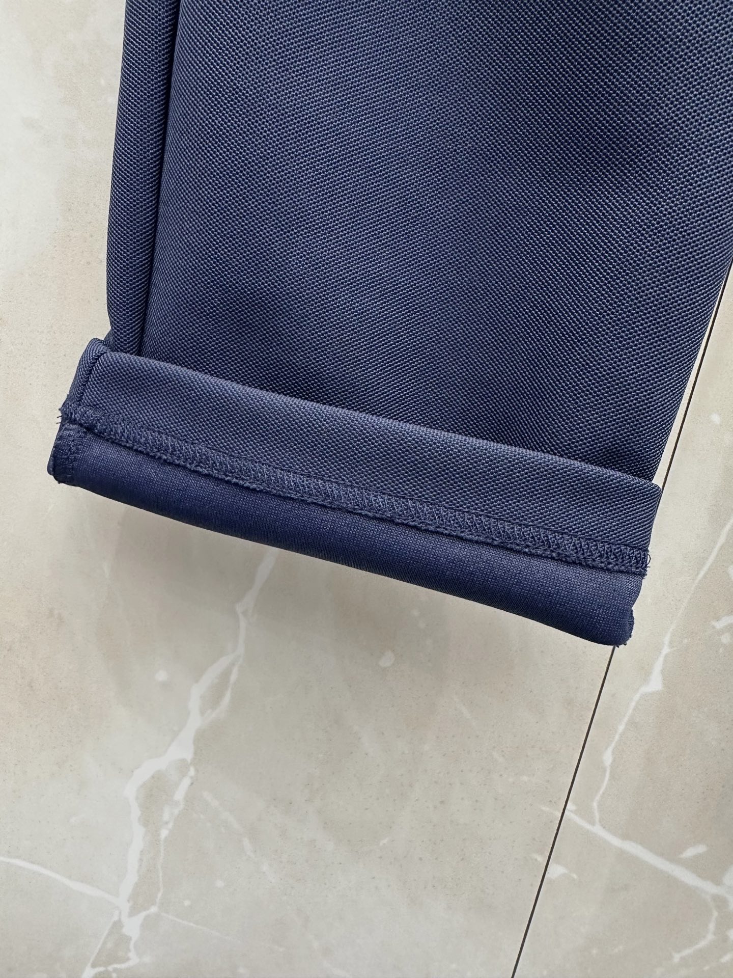 Loro Piana 意式轻奢休闲套装,源自Loro Piana经典休闲线版型,摒弃浮夸设计,极简剪裁兼顾体面与松弛感。 Loro Piana 意式轻奢休闲套装,源自Loro Piana经典休闲线版型,摒弃浮夸设计,极简剪裁兼顾体面与松弛感。
