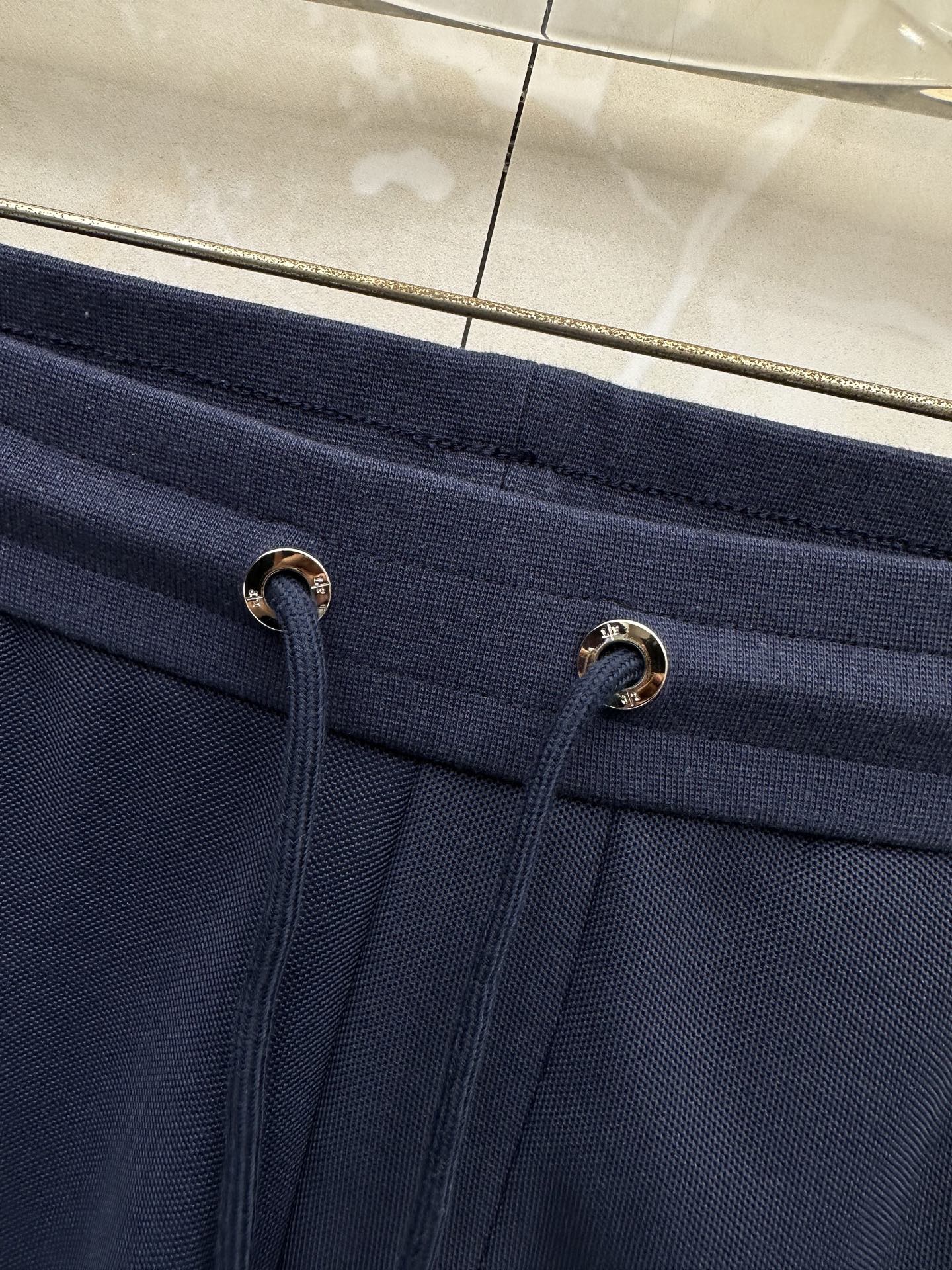 Loro Piana 意式轻奢休闲套装,源自Loro Piana经典休闲线版型,摒弃浮夸设计,极简剪裁兼顾体面与松弛感。 Loro Piana 意式轻奢休闲套装,源自Loro Piana经典休闲线版型,摒弃浮夸设计,极简剪裁兼顾体面与松弛感。