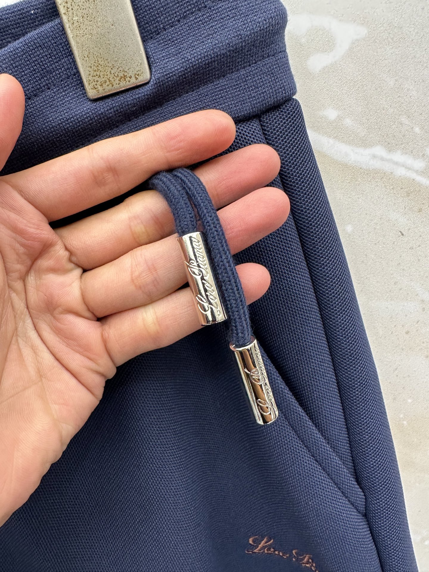 Loro Piana 意式轻奢休闲套装,源自Loro Piana经典休闲线版型,摒弃浮夸设计,极简剪裁兼顾体面与松弛感。 Loro Piana 意式轻奢休闲套装,源自Loro Piana经典休闲线版型,摒弃浮夸设计,极简剪裁兼顾体面与松弛感。