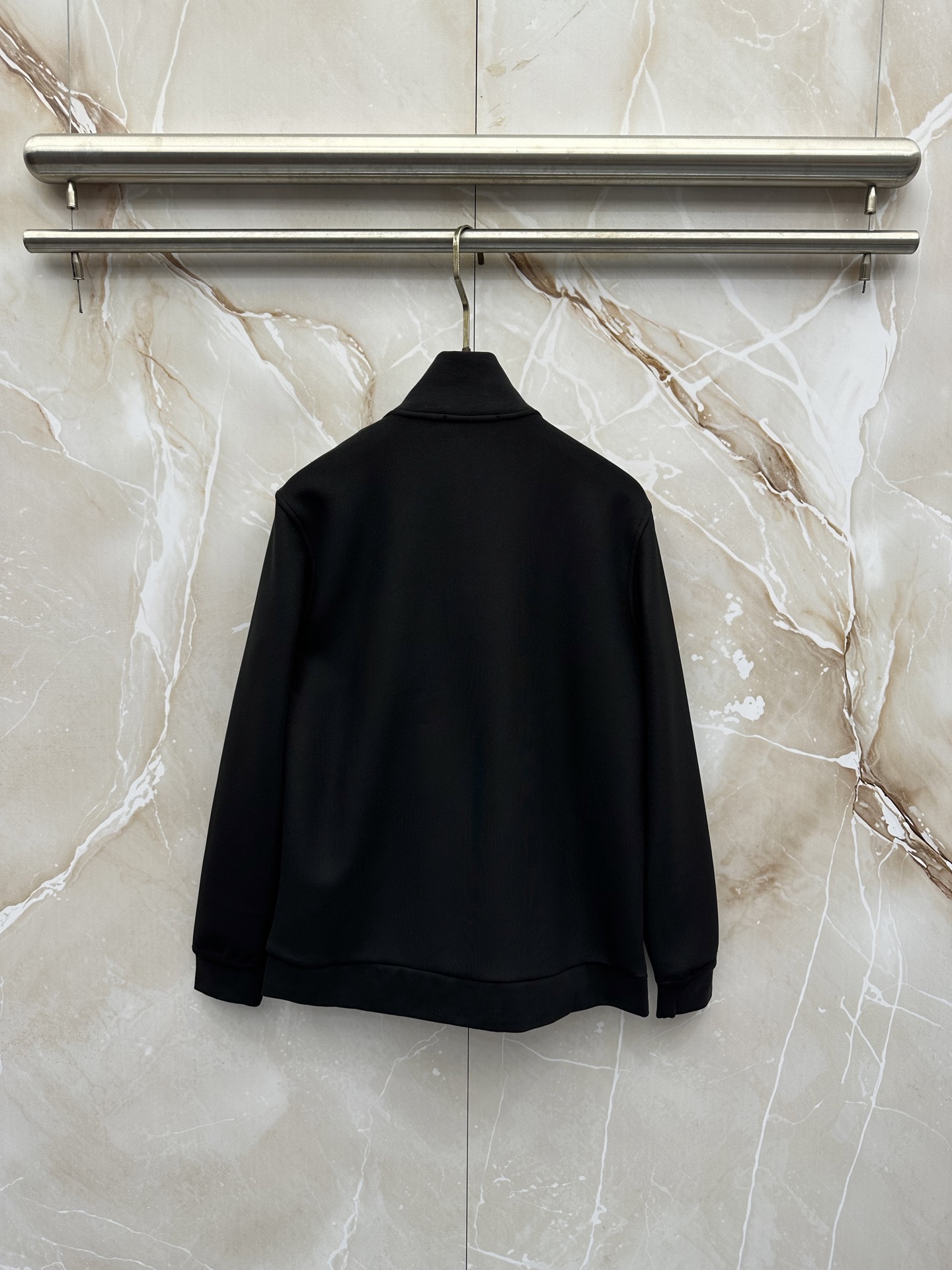 Loro Piana 意式轻奢休闲套装,源自Loro Piana经典休闲线版型,摒弃浮夸设计,极简剪裁兼顾体面与松弛感。 Loro Piana 意式轻奢休闲套装,源自Loro Piana经典休闲线版型,摒弃浮夸设计,极简剪裁兼顾体面与松弛感。