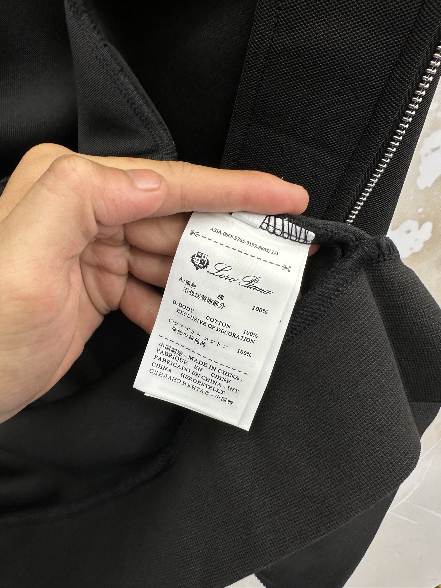 Loro Piana 意式轻奢休闲套装,源自Loro Piana经典休闲线版型,摒弃浮夸设计,极简剪裁兼顾体面与松弛感。 Loro Piana 意式轻奢休闲套装,源自Loro Piana经典休闲线版型,摒弃浮夸设计,极简剪裁兼顾体面与松弛感。