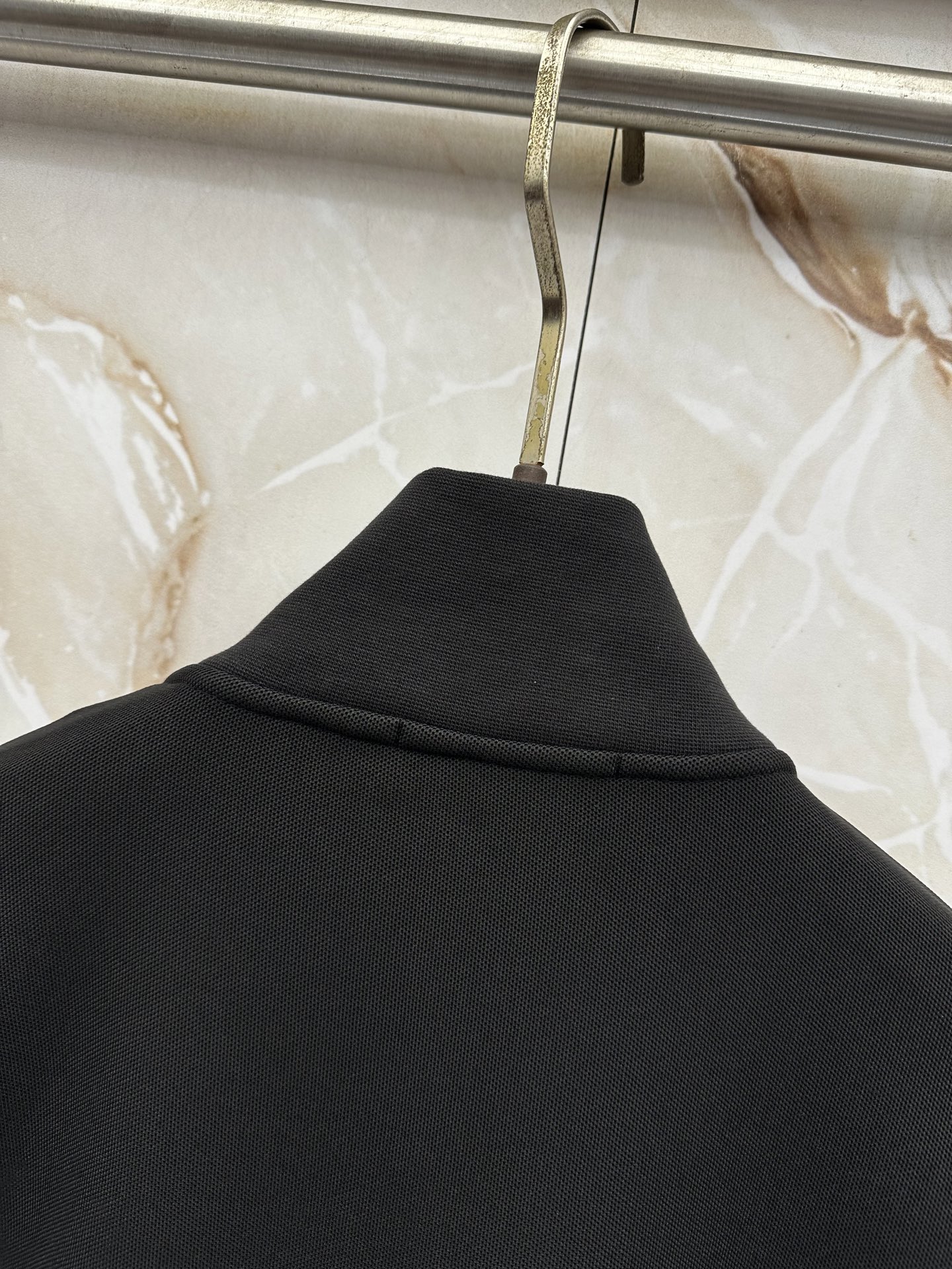 Loro Piana 意式轻奢休闲套装,源自Loro Piana经典休闲线版型,摒弃浮夸设计,极简剪裁兼顾体面与松弛感。 Loro Piana 意式轻奢休闲套装,源自Loro Piana经典休闲线版型,摒弃浮夸设计,极简剪裁兼顾体面与松弛感。