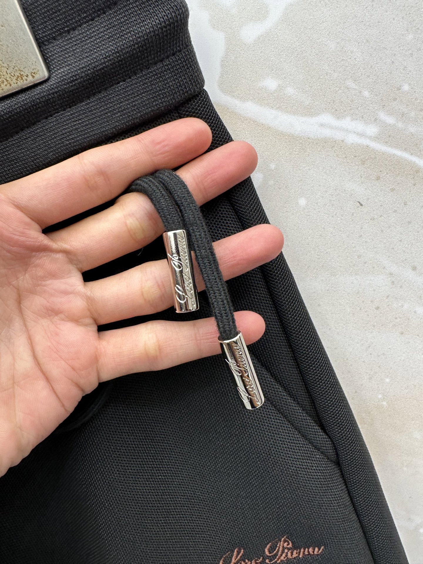Loro Piana 意式轻奢休闲套装,源自Loro Piana经典休闲线版型,摒弃浮夸设计,极简剪裁兼顾体面与松弛感。 Loro Piana 意式轻奢休闲套装,源自Loro Piana经典休闲线版型,摒弃浮夸设计,极简剪裁兼顾体面与松弛感。