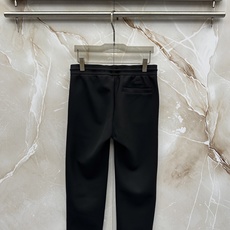 Loro Piana 意式轻奢休闲套装,源自Loro Piana经典休闲线版型,摒弃浮夸设计,极简剪裁兼顾体面与松弛感。 Loro Piana 意式轻奢休闲套装,源自Loro Piana经典休闲线版型,摒弃浮夸设计,极简剪裁兼顾体面与松弛感。