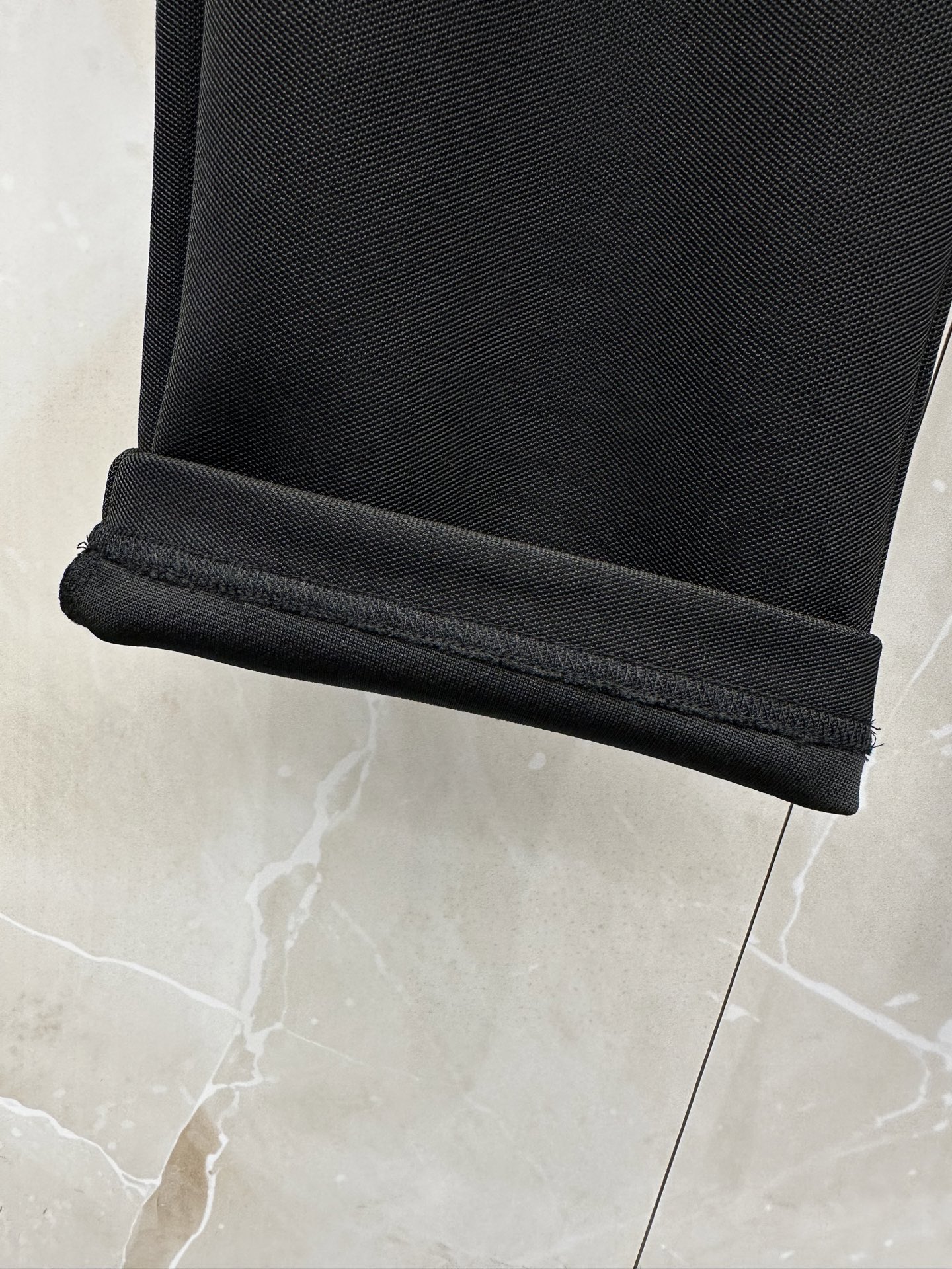 Loro Piana 意式轻奢休闲套装,源自Loro Piana经典休闲线版型,摒弃浮夸设计,极简剪裁兼顾体面与松弛感。 Loro Piana 意式轻奢休闲套装,源自Loro Piana经典休闲线版型,摒弃浮夸设计,极简剪裁兼顾体面与松弛感。