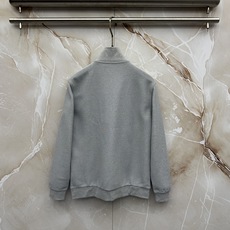 Loro Piana 意式轻奢休闲套装,源自Loro Piana经典休闲线版型,摒弃浮夸设计,极简剪裁兼顾体面与松弛感。 Loro Piana 意式轻奢休闲套装,源自Loro Piana经典休闲线版型,摒弃浮夸设计,极简剪裁兼顾体面与松弛感。
