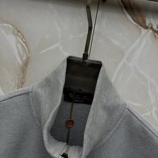 Loro Piana 意式轻奢休闲套装,源自Loro Piana经典休闲线版型,摒弃浮夸设计,极简剪裁兼顾体面与松弛感。 Loro Piana 意式轻奢休闲套装,源自Loro Piana经典休闲线版型,摒弃浮夸设计,极简剪裁兼顾体面与松弛感。