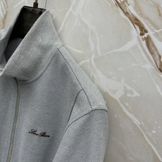 Loro Piana 意式轻奢休闲套装,源自Loro Piana经典休闲线版型,摒弃浮夸设计,极简剪裁兼顾体面与松弛感。 Loro Piana 意式轻奢休闲套装,源自Loro Piana经典休闲线版型,摒弃浮夸设计,极简剪裁兼顾体面与松弛感。
