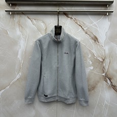Loro Piana 意式轻奢休闲套装,源自Loro Piana经典休闲线版型,摒弃浮夸设计,极简剪裁兼顾体面与松弛感。 Loro Piana 意式轻奢休闲套装,源自Loro Piana经典休闲线版型,摒弃浮夸设计,极简剪裁兼顾体面与松弛感。