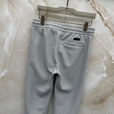 Loro Piana 意式轻奢休闲套装,源自Loro Piana经典休闲线版型,摒弃浮夸设计,极简剪裁兼顾体面与松弛感。 Loro Piana 意式轻奢休闲套装,源自Loro Piana经典休闲线版型,摒弃浮夸设计,极简剪裁兼顾体面与松弛感。