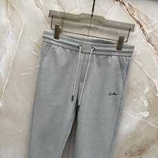 Loro Piana 意式轻奢休闲套装,源自Loro Piana经典休闲线版型,摒弃浮夸设计,极简剪裁兼顾体面与松弛感。 Loro Piana 意式轻奢休闲套装,源自Loro Piana经典休闲线版型,摒弃浮夸设计,极简剪裁兼顾体面与松弛感。