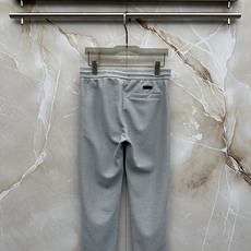 Loro Piana 意式轻奢休闲套装,源自Loro Piana经典休闲线版型,摒弃浮夸设计,极简剪裁兼顾体面与松弛感。 Loro Piana 意式轻奢休闲套装,源自Loro Piana经典休闲线版型,摒弃浮夸设计,极简剪裁兼顾体面与松弛感。