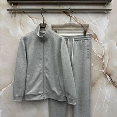 BC 26秋冬新款 时尚休闲套装 品牌经典LOGO ,舒适度极好,手触感强烈。辨识度极高 定制进口面料 色泽清新 做工精 BC 26秋冬新款 时尚休闲套装 品牌经典LOGO ,舒适度极好,手触感强烈。辨识度极高 定制进口面料 色泽清新 做工精