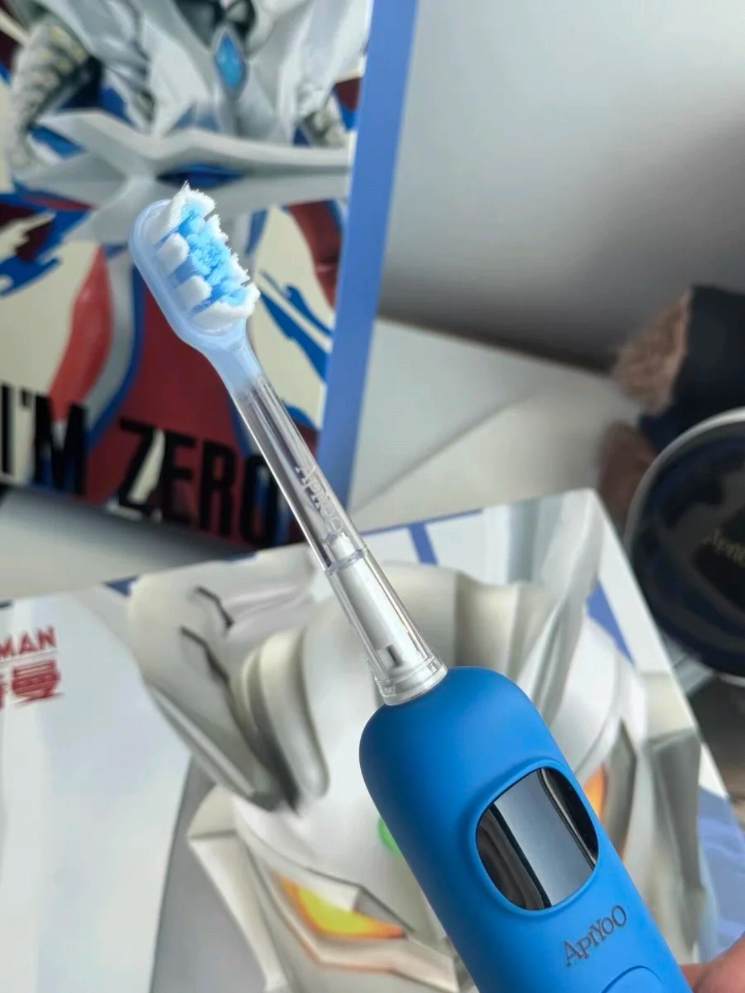 艾优奥特曼儿童声波电动牙刷A9
来做拯救牙齿的英雄
	
✔缓震无铜刷头，软胶包裹不打牙
✔30s换区提醒和智能定时，养成好习惯
✔3档清洁模式，适配不同刷牙需求
✔IPX7级防水设计，全身可放心冲洗
✔超长续航，充一次电可续航365天