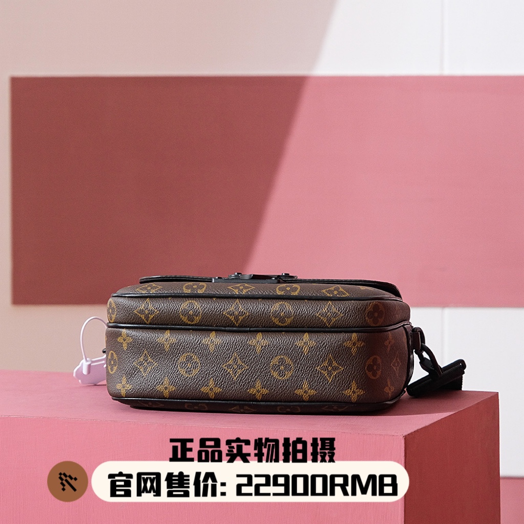 𝐒 𝐋𝐎𝐂𝐊 邮差包 升级版系列 M45806 免检版
■ 正品实物拍摄 ■
官网售价: 𝟐𝟐𝟗𝟎𝟎𝗥𝗠𝗕