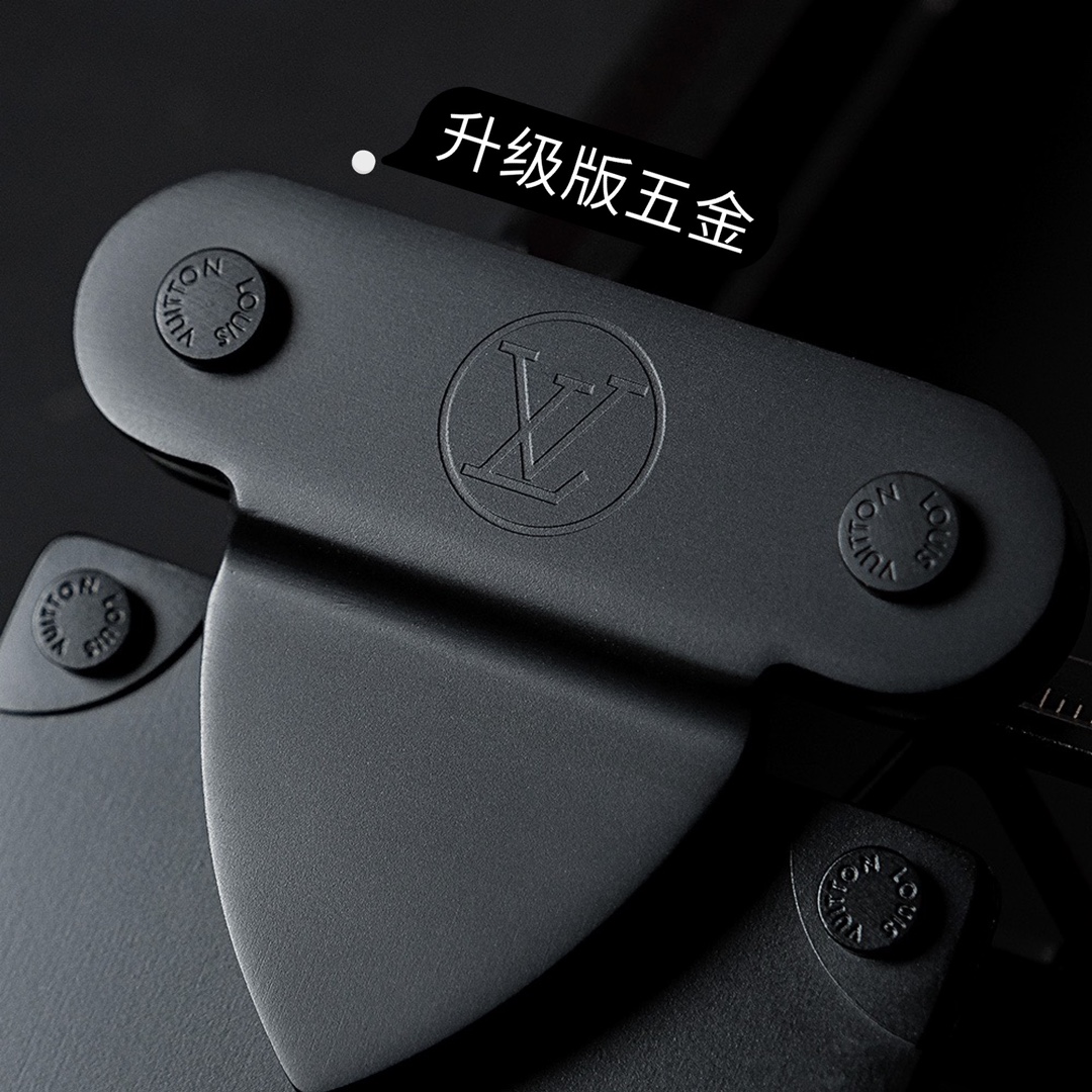 𝐒 𝐋𝐎𝐂𝐊 邮差包 升级版系列 #M45806#

■ 用心做 凭实力取胜 ■
目前整个五金行业达不到的独家定制品质！