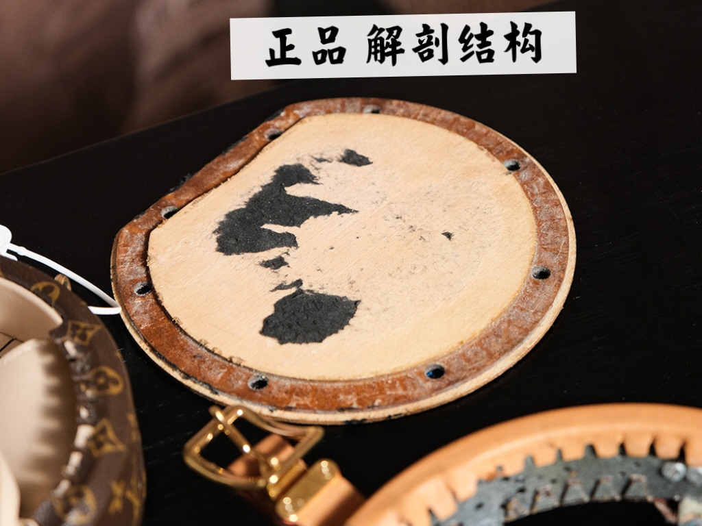 𝐏𝐄𝐓𝐈𝐓𝐄 𝐁𝐎𝐈𝐓𝐄 𝐂𝐇𝐀𝐏𝐄𝐀𝐔硬圆饼系列# M43514

●正品解剖●
与其用文案表达我们对品质的追求，不如把真实材料解刨出来复刻！
只为了达到我们一直追求的口碑品质，绝不口说无凭！