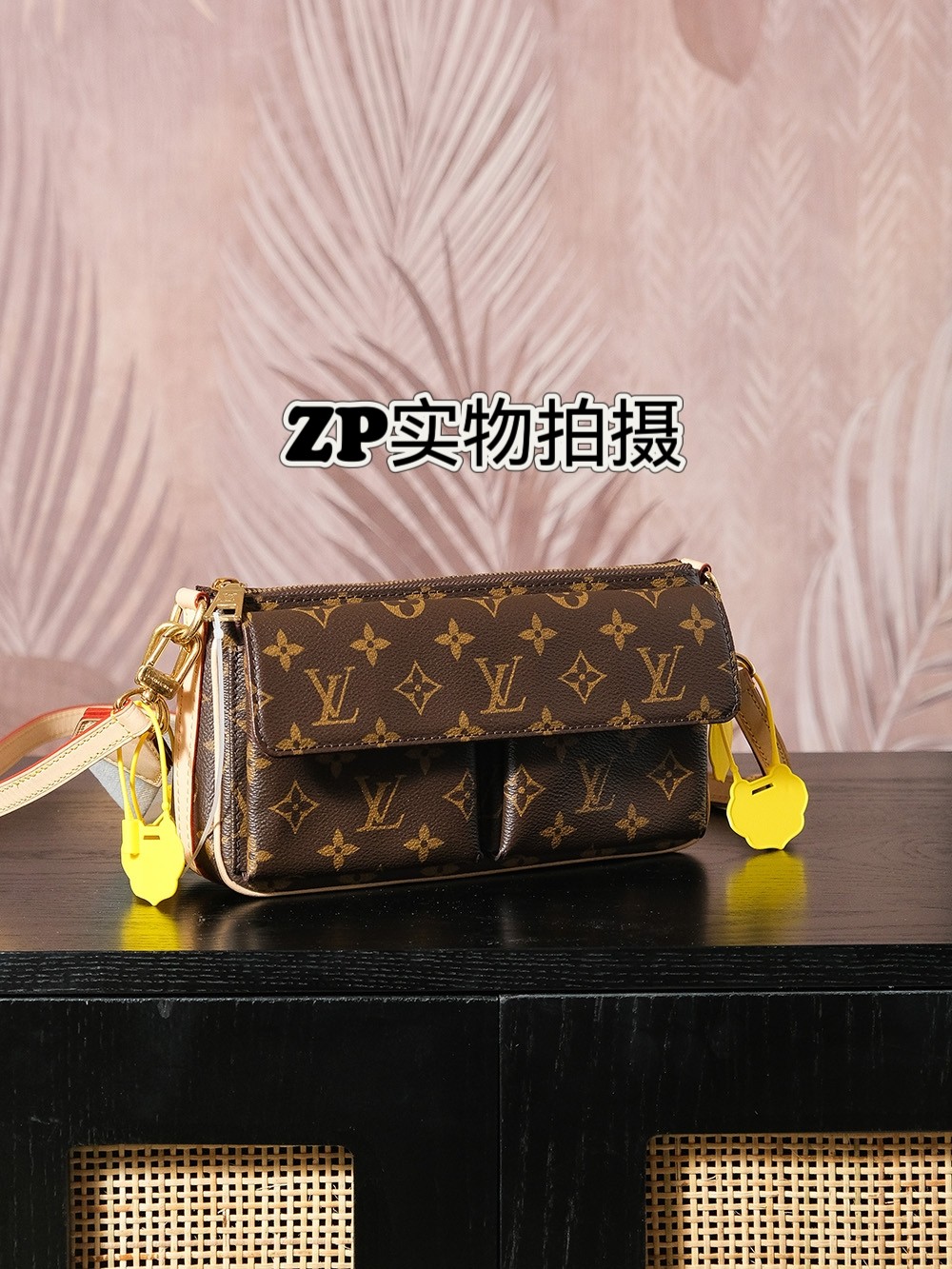 𝐕𝐈𝐕𝐀𝐂𝐈𝐓𝐄 中古骆驼包系列# M46999

𖡬 𝐙𝐏实物拍摄 𖡬