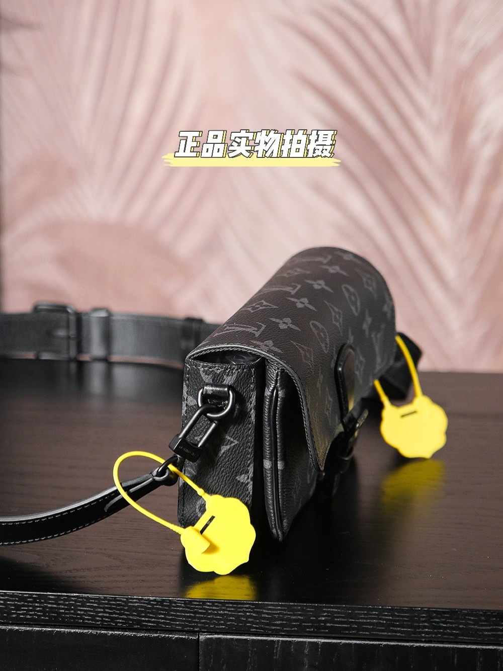 𝐌𝐎𝐍𝐓𝐒𝐎𝐔𝐑𝐈𝐒芯片菱形跳动码邮差包系列#M83567/PJ1000

✖️𝐙𝐏实物拍摄展示✖️