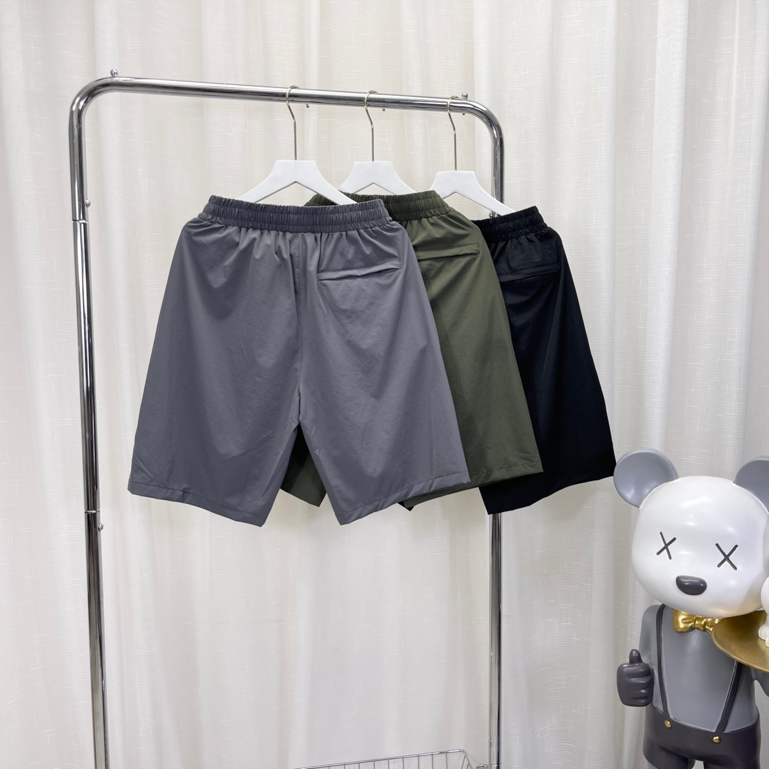 “Self-Cooled Couple Shorts: Comfortable and Stylish Sports Wear for All” - 图片 3