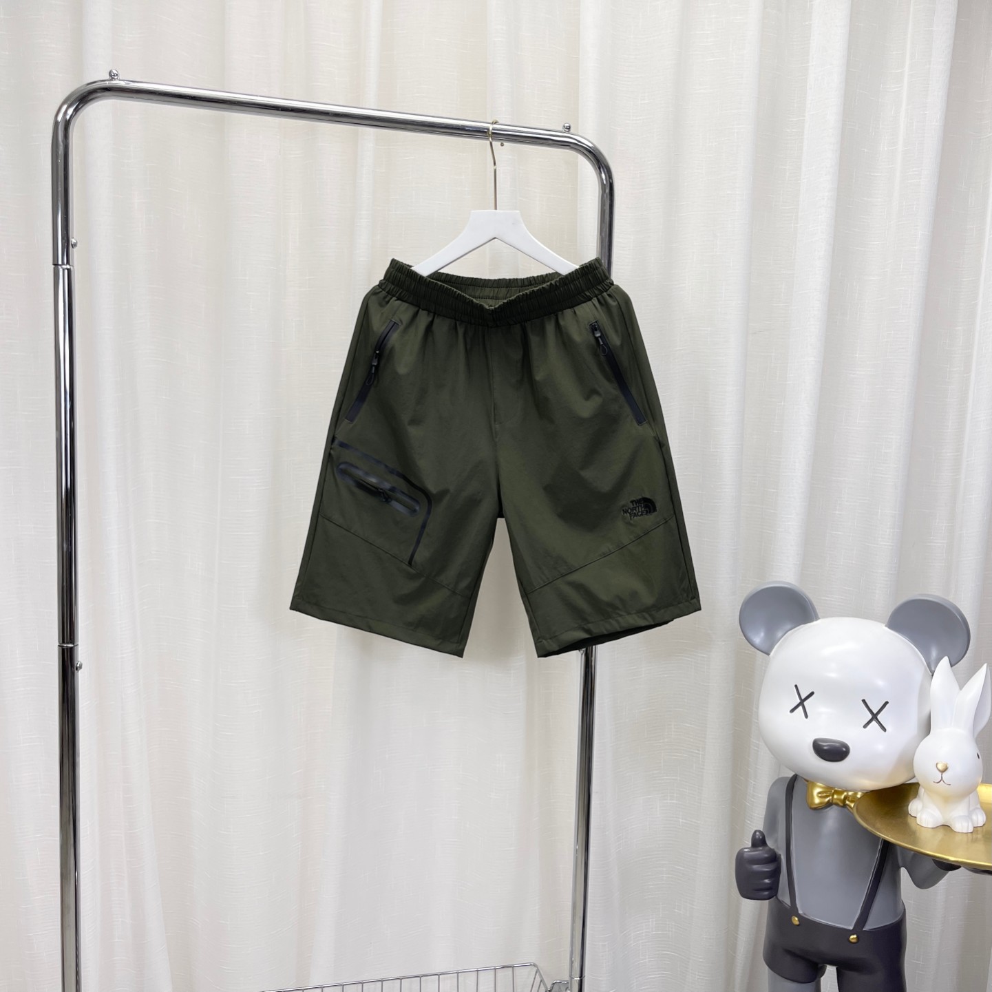 “Self-Cooled Couple Shorts: Comfortable and Stylish Sports Wear for All” - 图片 8