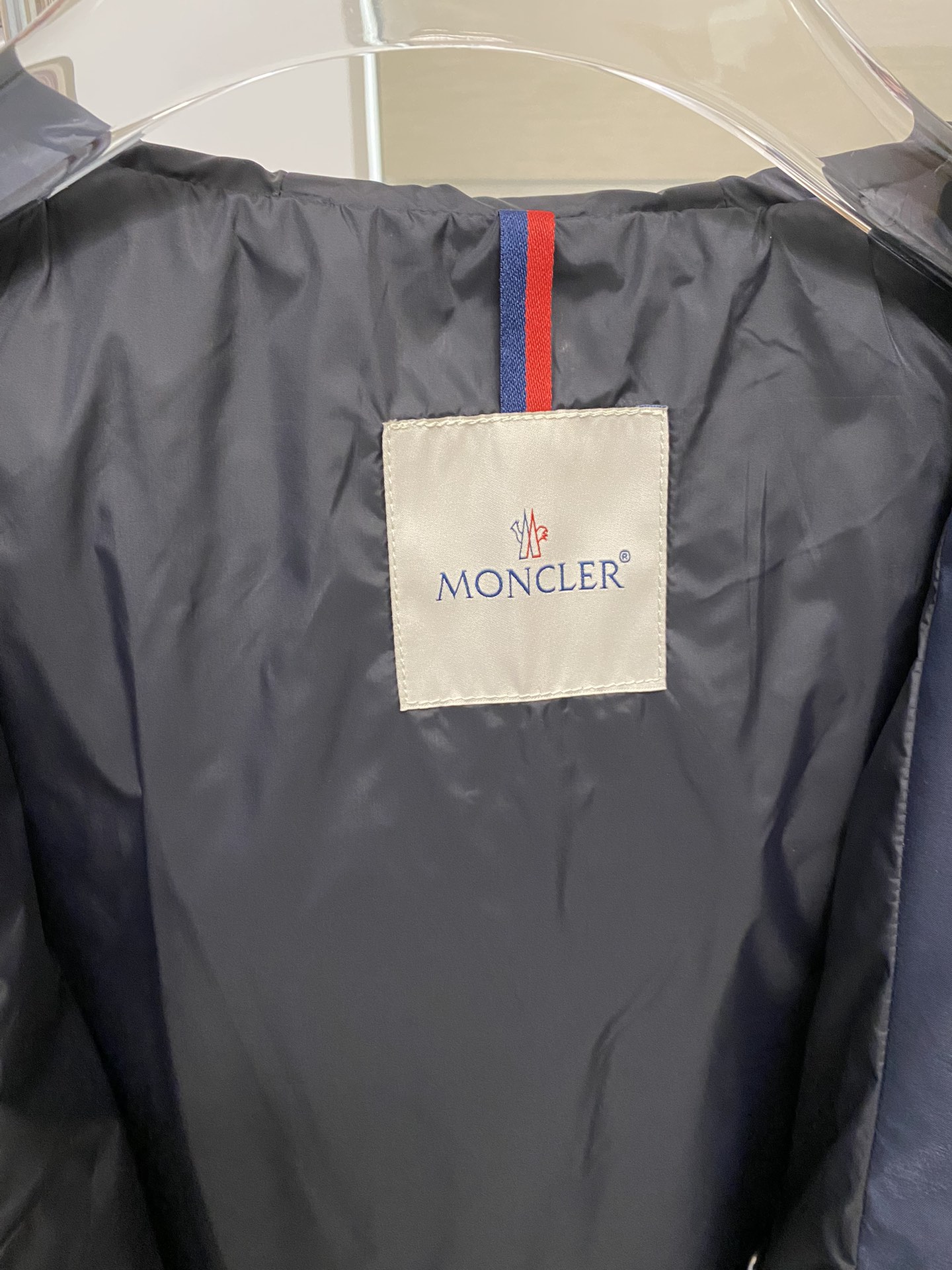 Moncler外贸原单狠货,官网最新款外套专柜在售代工厂原单货直销全球订单流出物客供进口防水防风面料手感