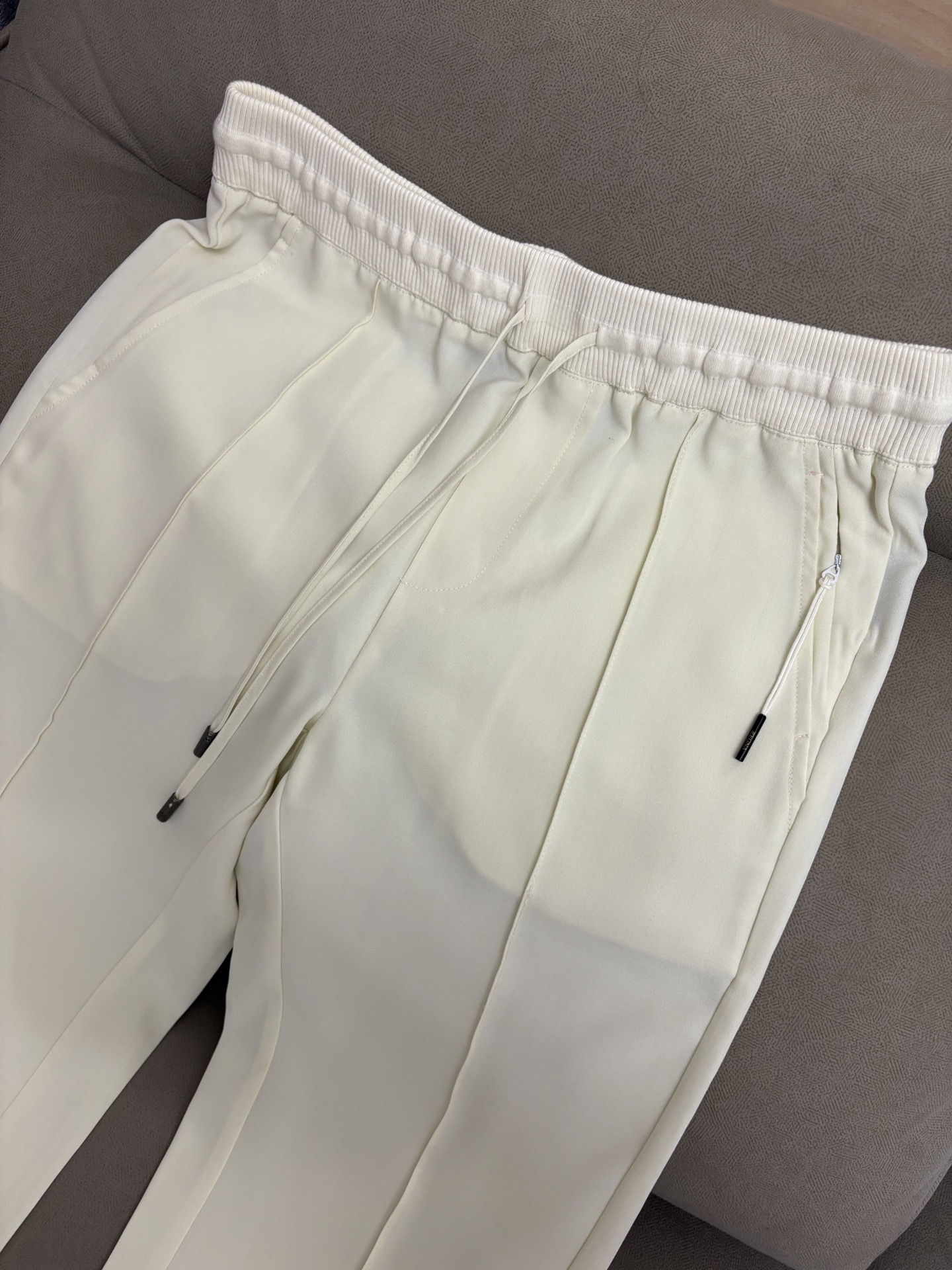 Out-of-Home Trading Company Orders Men’s Leisure Pants with Classic Colors and Soft Steel - 图片 5