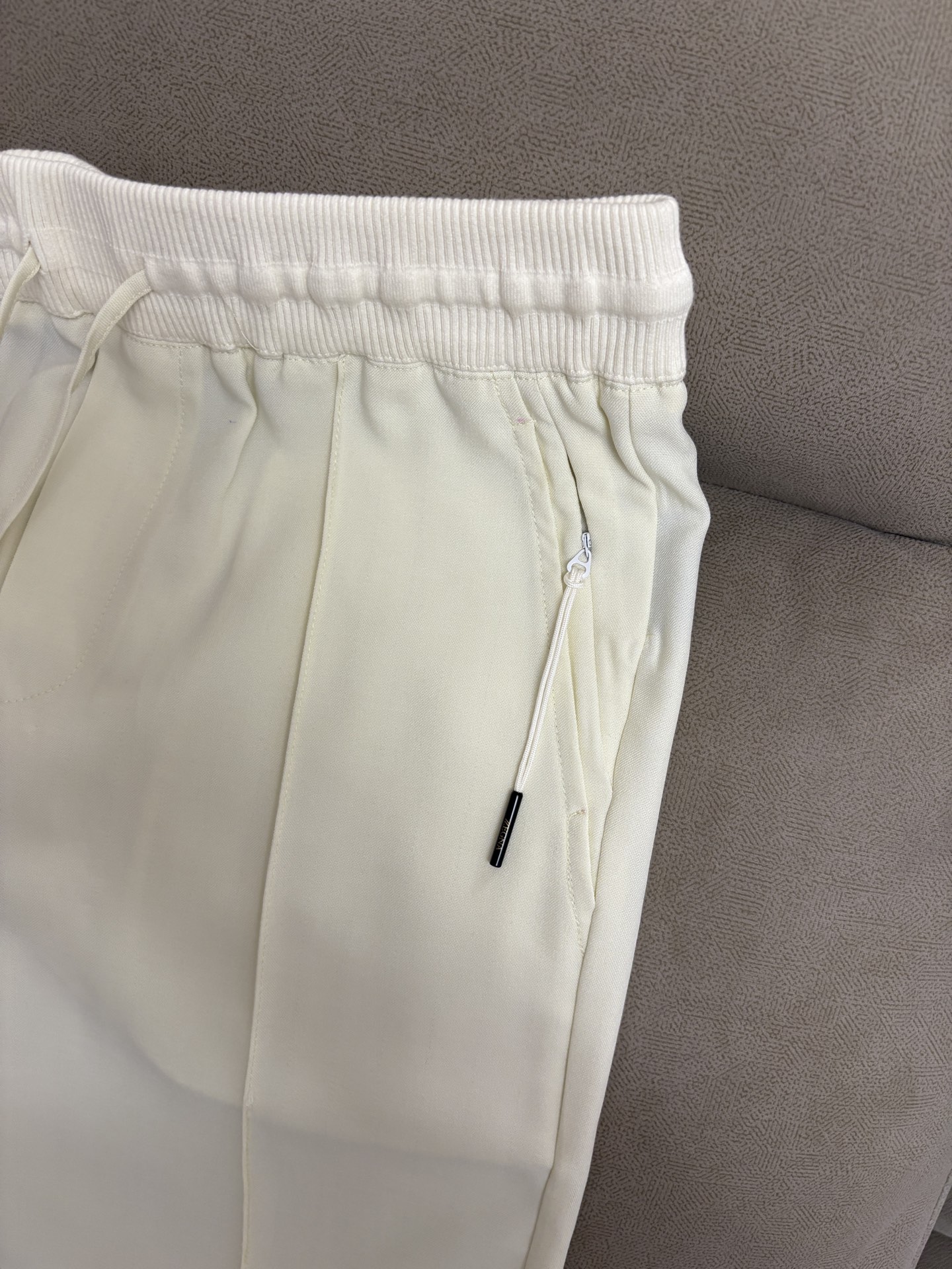 Out-of-Home Trading Company Orders Men’s Leisure Pants with Classic Colors and Soft Steel - 图片 6