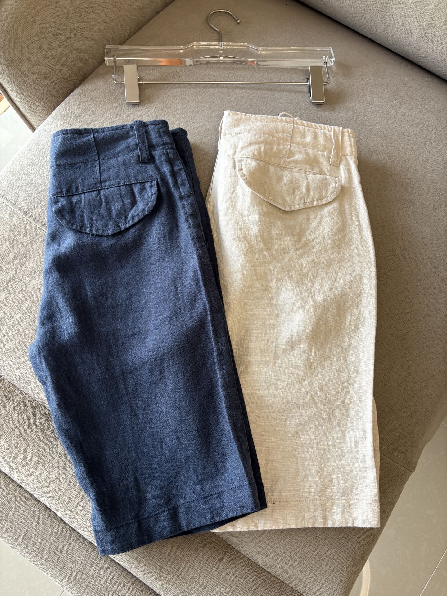 NO:454433,L, P spring and summer embroidery logo % full hemp fashion casual pants pants Uncontrollable creation dynamic and attractive, perfect dress makes fashionable business casual easy to break. Natural fine fiber rain dew thread + silk fiber blended material, made of golden ratio combed textile, very light and soft texture, with moisture absorption and heat dissipation and breathability, cool and wide. Neat threading sewing, elastic drawstring waist + embroidery logo decoration opens a new perspective of modern and fashionable seasoning luxury. 29-38 35; 37; 006, gold, alexander wang19860909L、P春夏刺绣标识 ％全麻时尚休闲裤 裤子 无节制的创造动感兼具吸引力,完美着装让时尚商务休闲轻而易举的攻破. 天然细纤维雨露麻料＋丝质纤维混纺材质,黄金比例精梳纺织而成,质地非常轻盈轻薄柔软,具有吸湿散热与透气的效果,凉爽挺阔. 工整的走线缝制,弹力抽绳腰间＋刺绣标识装饰开启现代时尚的调味剂奢华的新视角. 29-38没35；37；006,,gold,alexander wang,Men's clothing