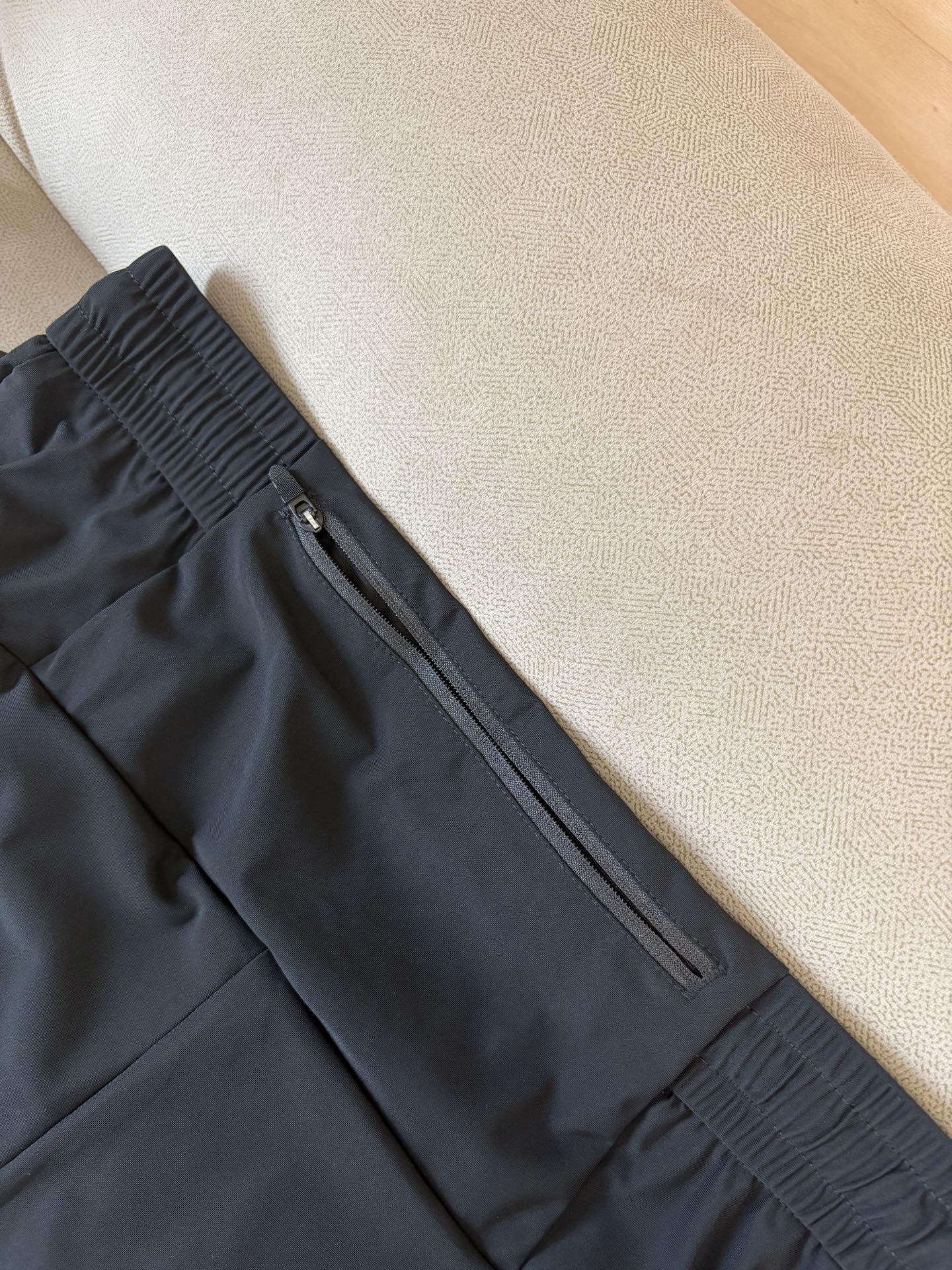 始祖鸟 官网同步 经典户外 工装裤 颜色超级正 海外同步发型 今年流行趋势 进口科技面料 M-4XL